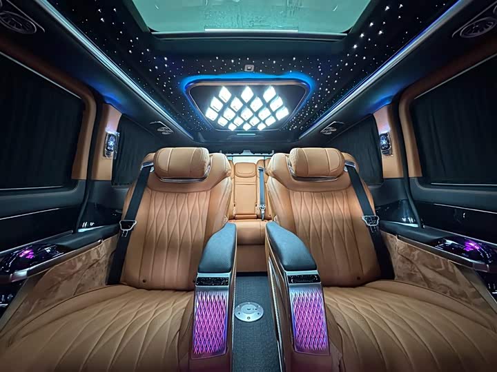 Фото 10 - Mercedes-Benz V-Class