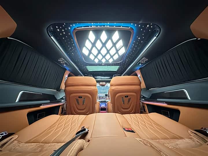 Фото 11 - Mercedes-Benz V-Class