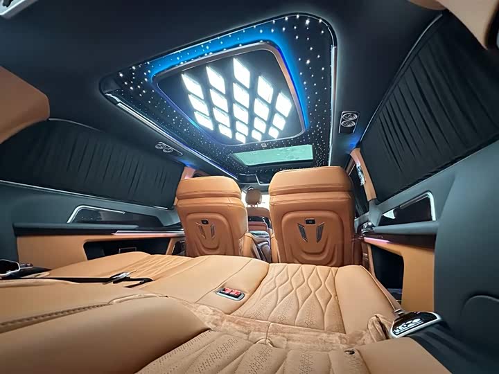 Фото 12 - Mercedes-Benz V-Class