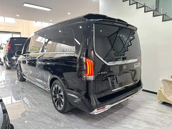 Фото 13 - Mercedes-Benz V-Class