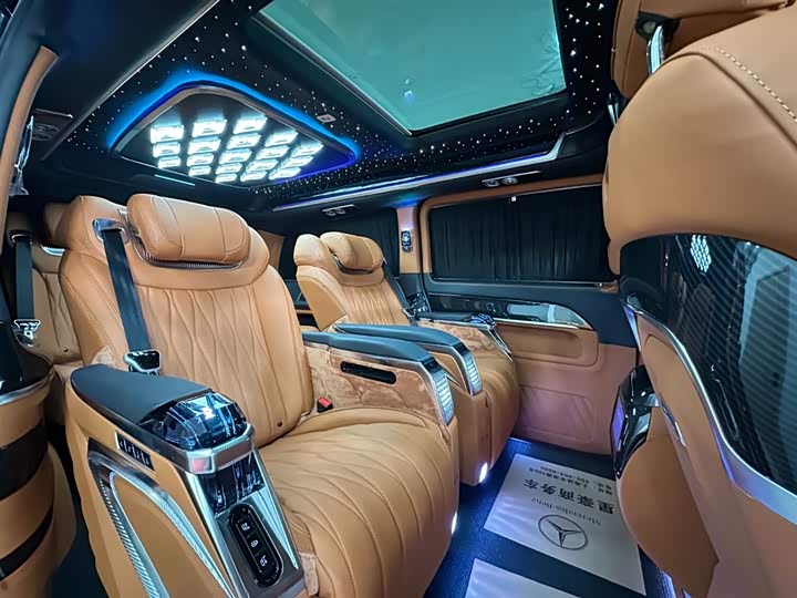 Фото 7 - Mercedes-Benz V-Class