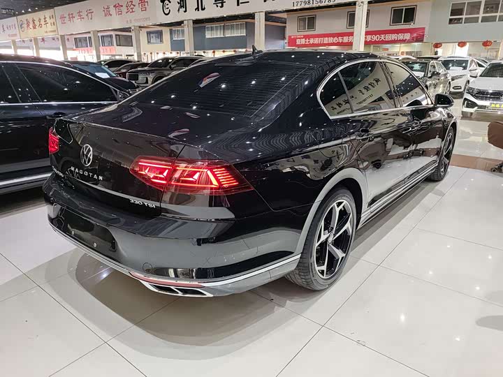 Фото 14 - Volkswagen Magotan