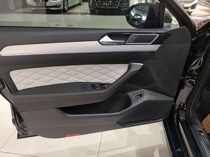 Фото 3 - Volkswagen Magotan