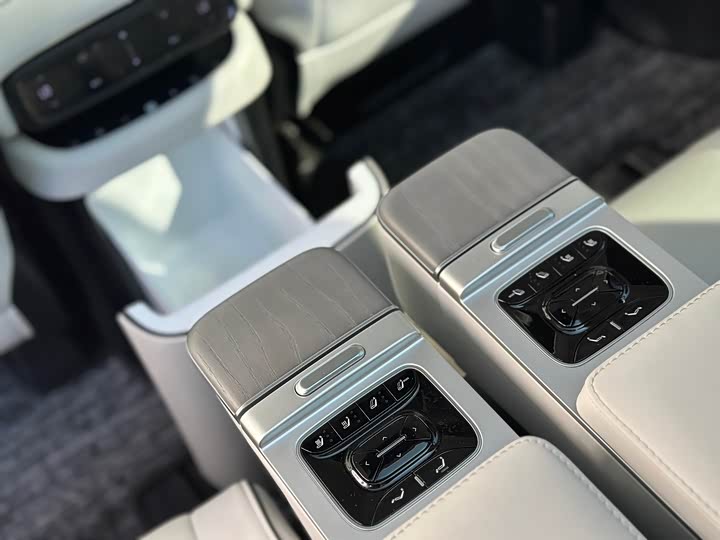 Фото 11 - XPeng X9