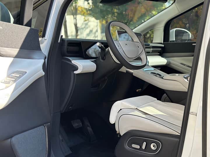 Фото 8 - XPeng X9