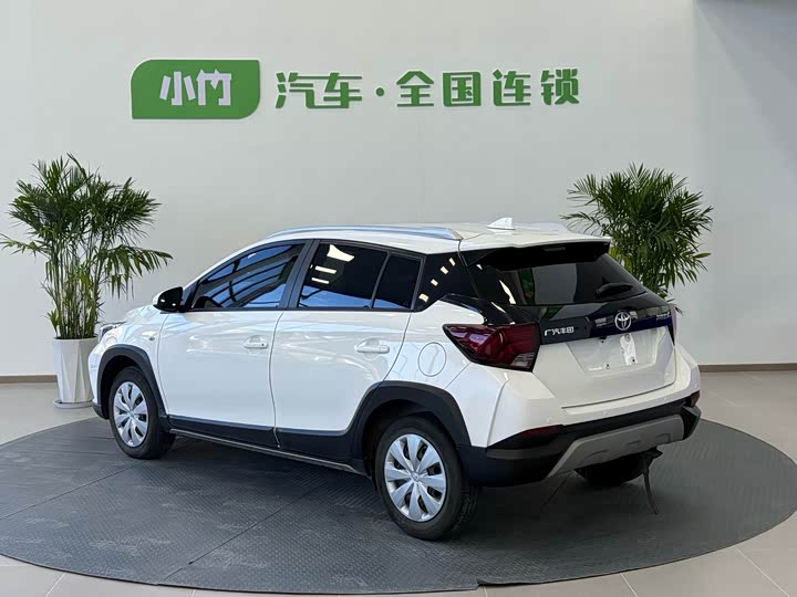 Фото 3 - Toyota Yaris L Hatchback