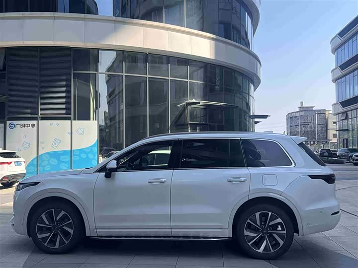 Фото 10 - LiXiang One