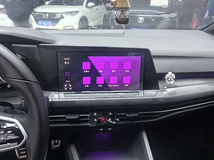 Фото 10 - Volkswagen Golf