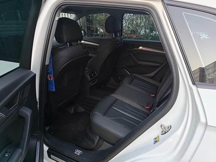 Фото 11 - Audi Q5L