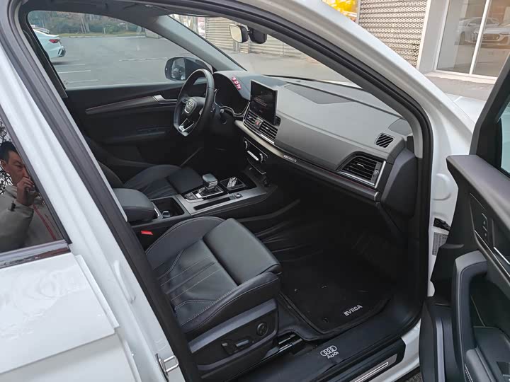 Фото 15 - Audi Q5L