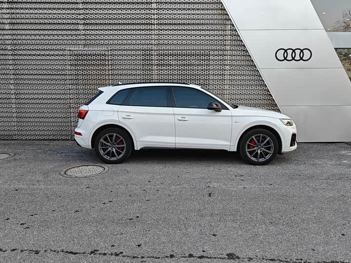 Фото 3 - Audi Q5L