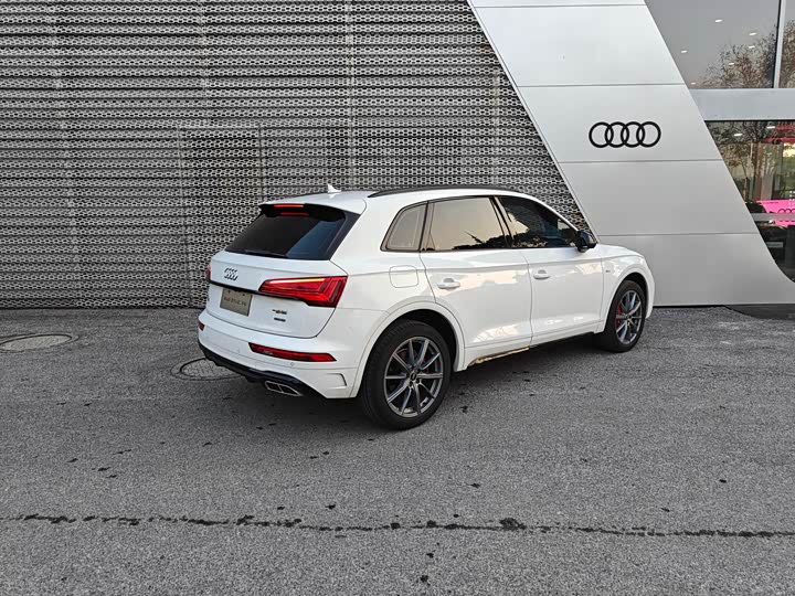 Фото 4 - Audi Q5L