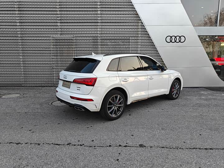 Фото 5 - Audi Q5L