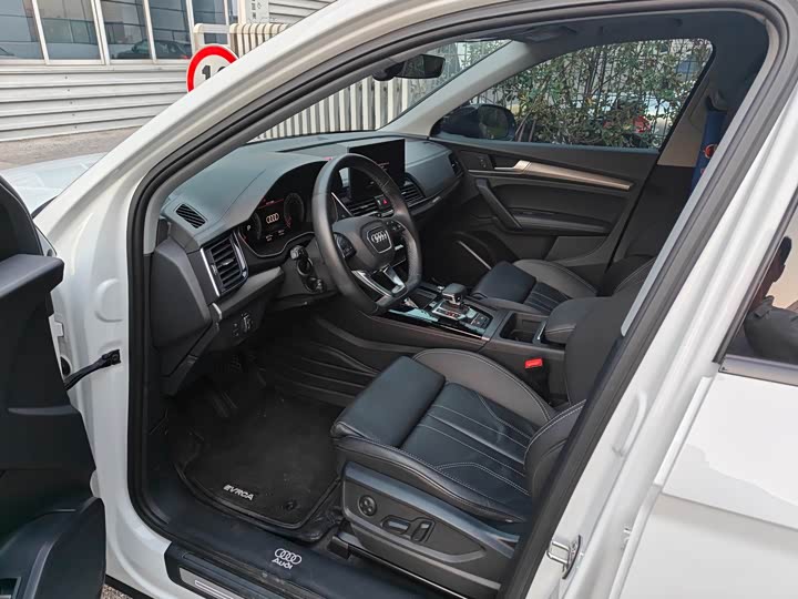 Фото 8 - Audi Q5L