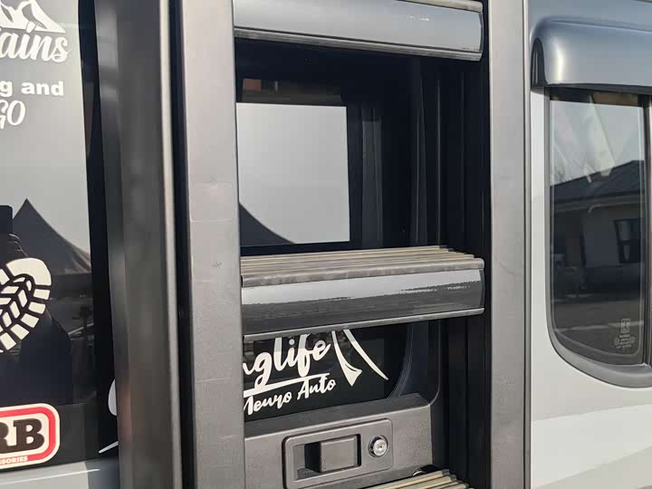 Фото 17 - Tank 300