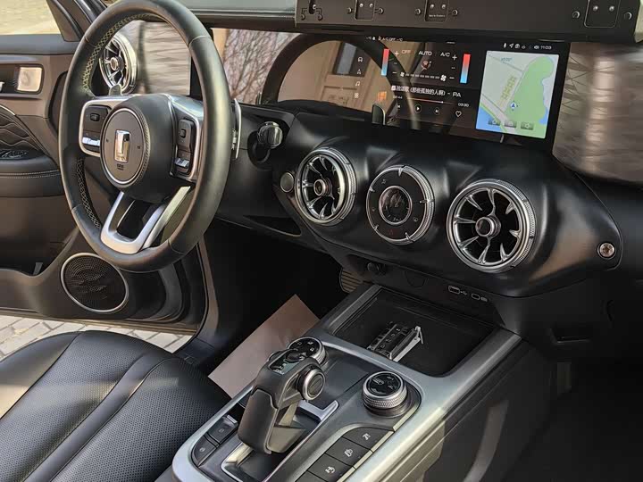 Фото 4 - Tank 300