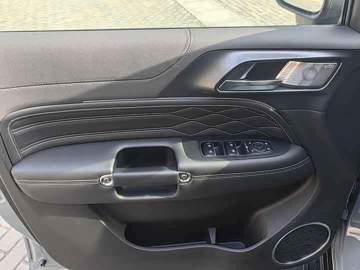 Фото 9 - Tank 300