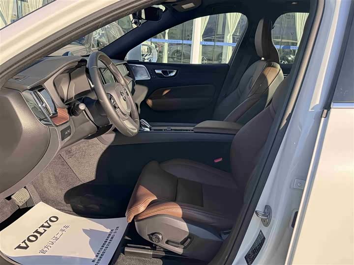 Фото 11 - Volvo XC60 Hybrid