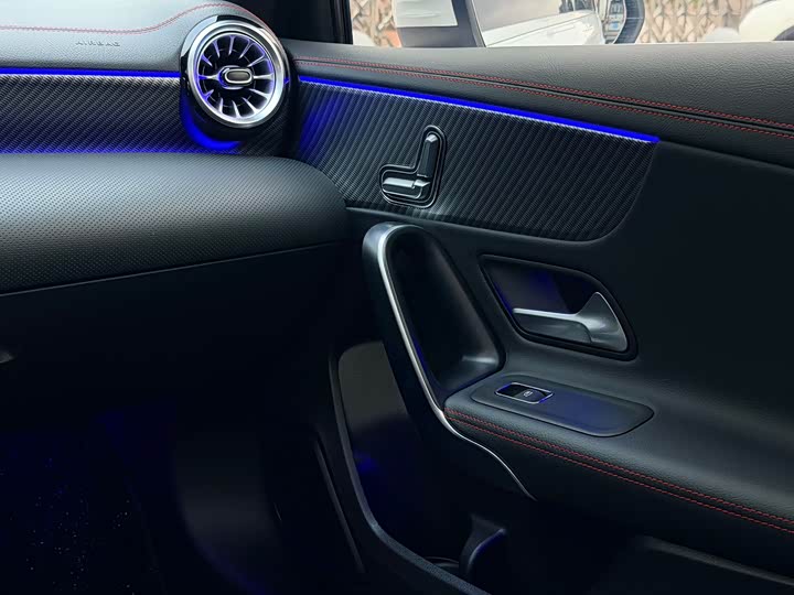 Фото 16 - Mercedes-Benz A-Class