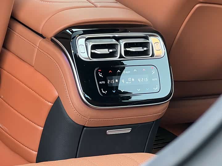 Фото 13 - Mercedes-Benz S-Class