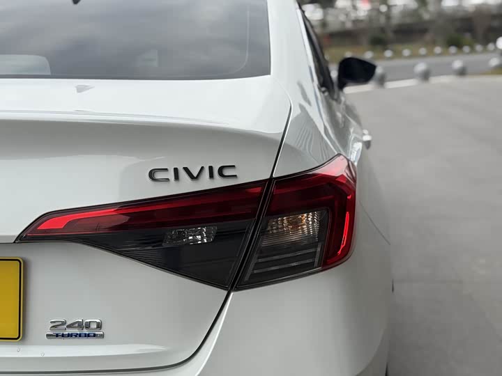 Фото 10 - Honda Civic