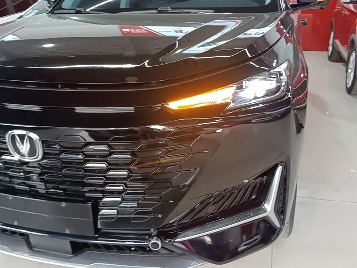 Фото 24 - Changan UNI-K