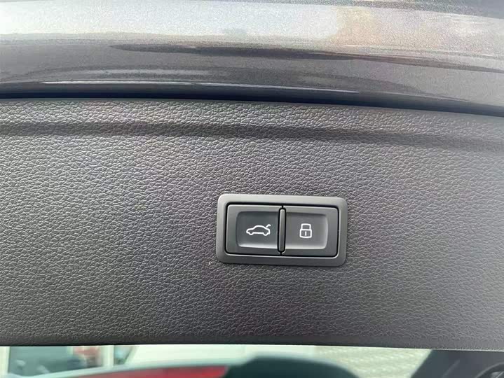 Фото 10 - Audi Q5L