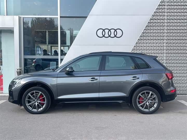 Фото 4 - Audi Q5L