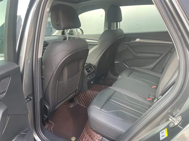 Фото 5 - Audi Q5L