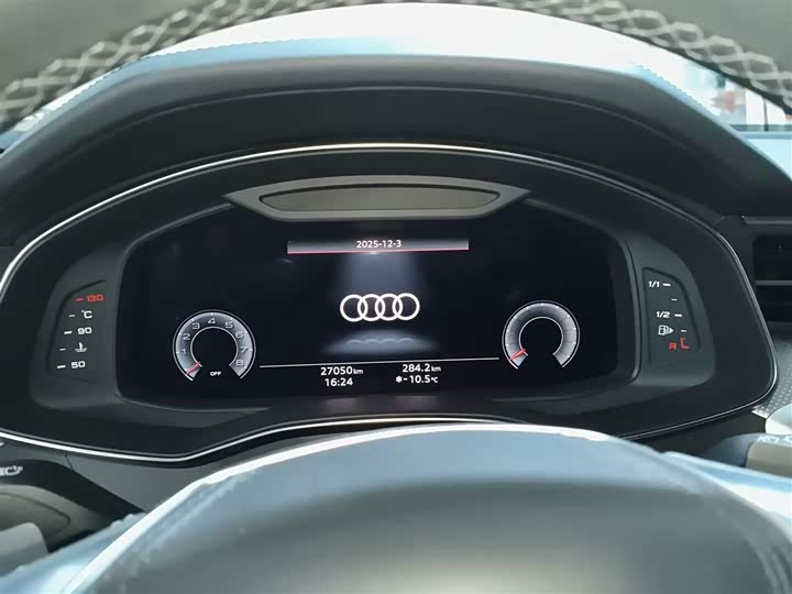 Фото 12 - Audi A6L