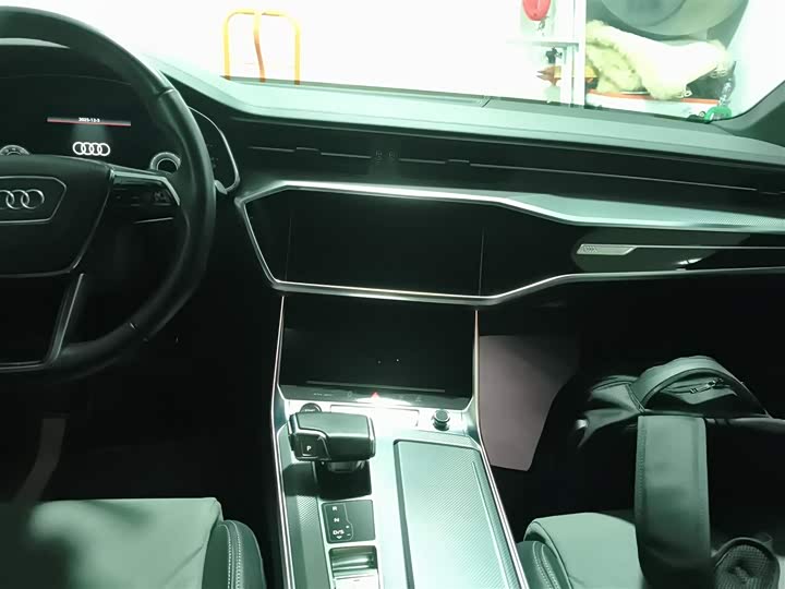 Фото 13 - Audi A6L