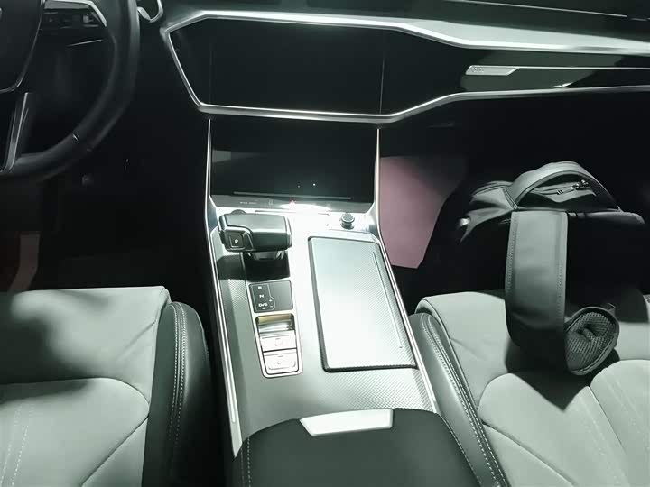 Фото 14 - Audi A6L