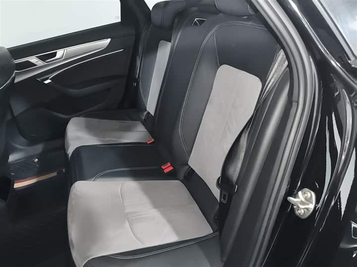 Фото 17 - Audi A6L