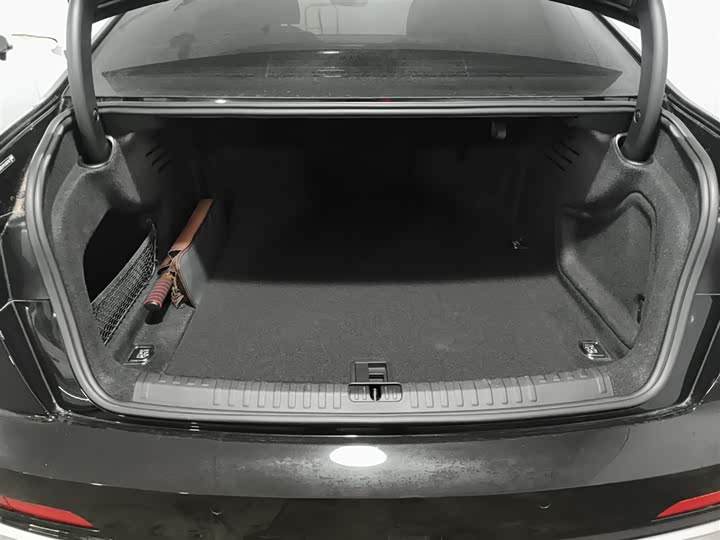 Фото 19 - Audi A6L