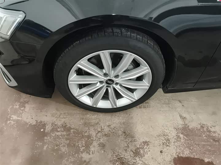 Фото 23 - Audi A6L