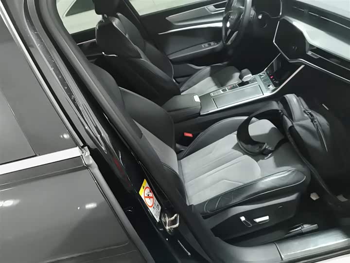 Фото 25 - Audi A6L