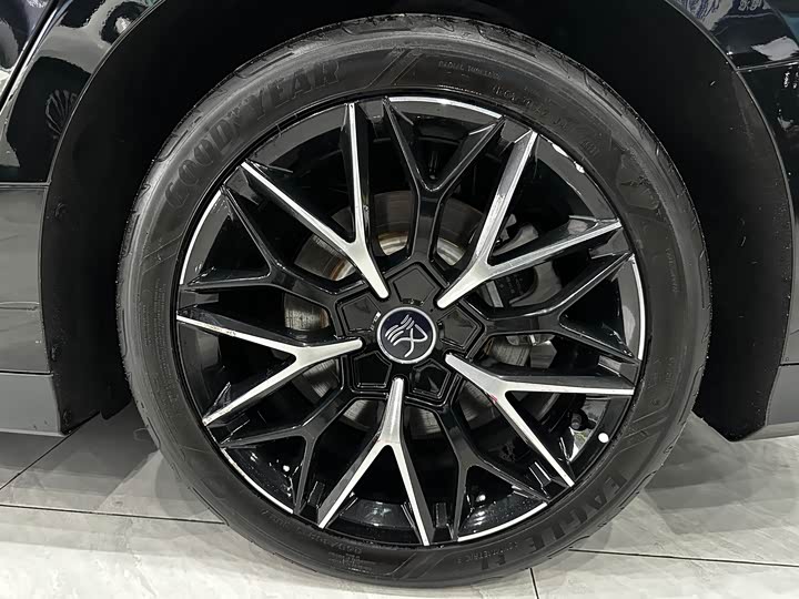 Фото 15 - BYD Han