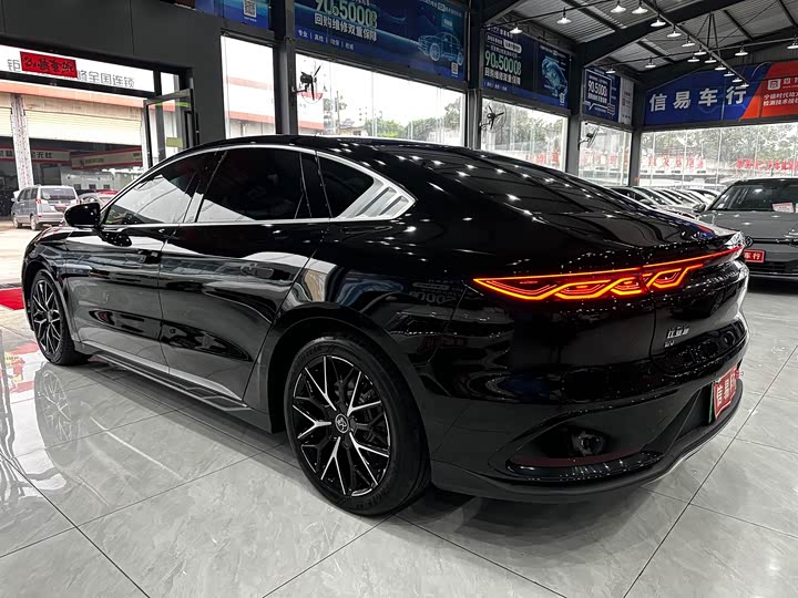 Фото 19 - BYD Han