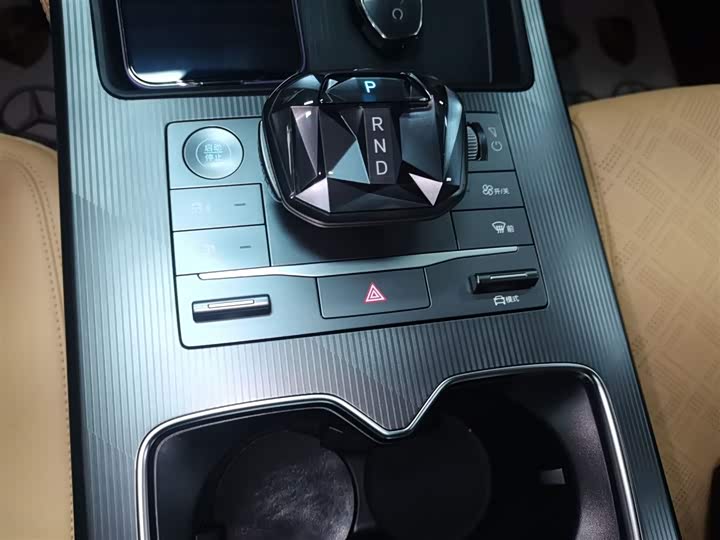 Фото 14 - BYD Song L DM-i Hybrid