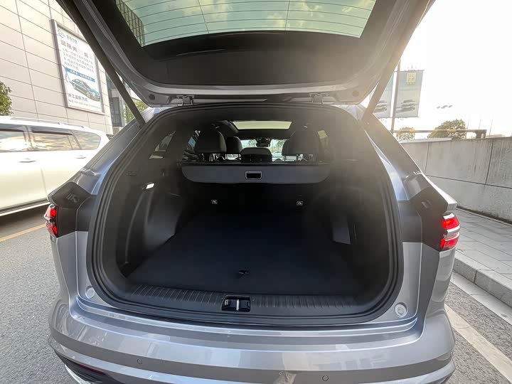 Фото 11 - Geely Monjaro