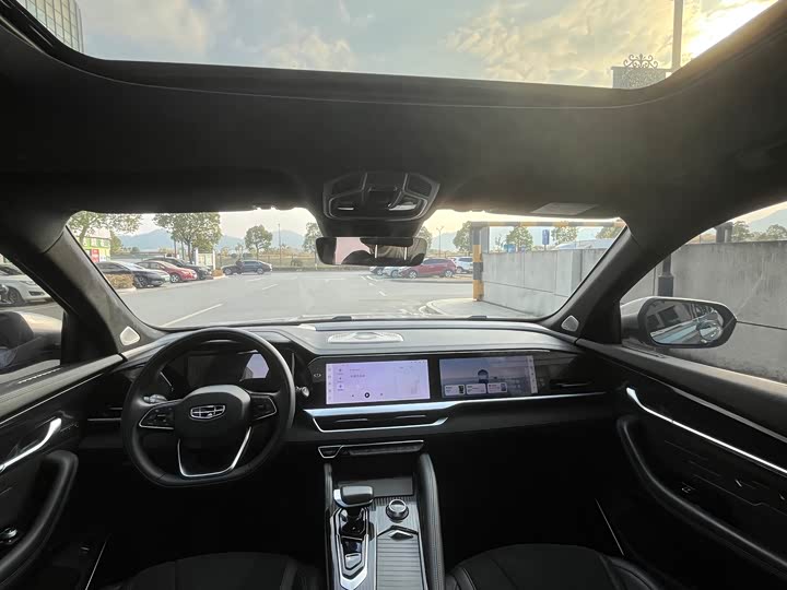 Фото 16 - Geely Monjaro