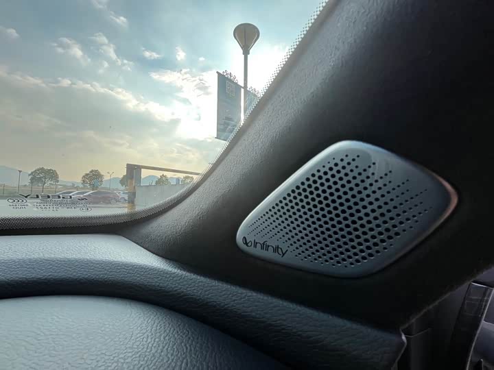 Фото 8 - Geely Monjaro