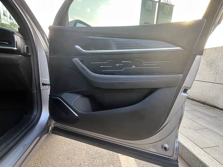 Фото 9 - Geely Monjaro