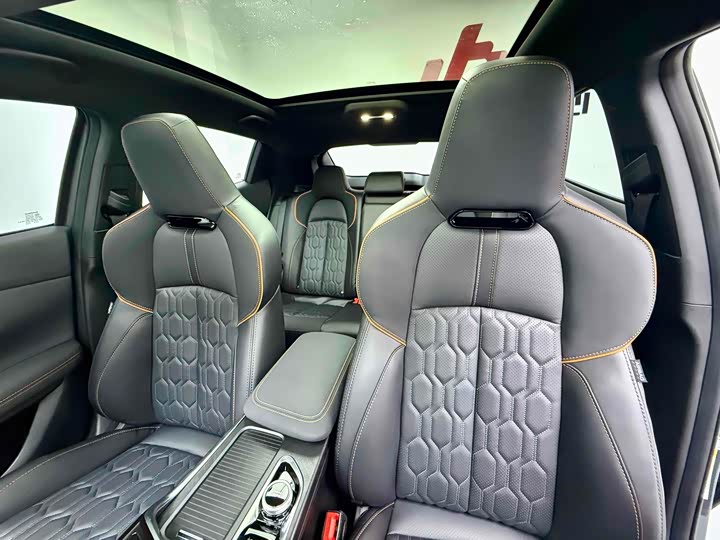 Фото 16 - Changan UNI-T