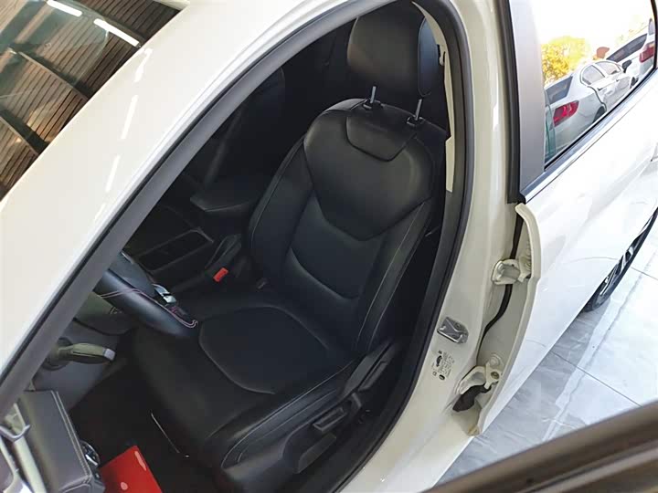 Фото 15 - Ford Escort