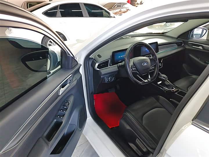 Фото 16 - Ford Escort