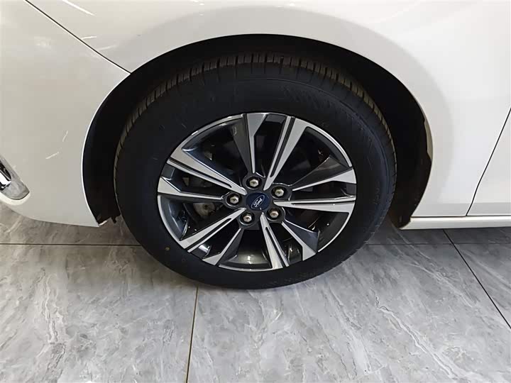 Фото 23 - Ford Escort