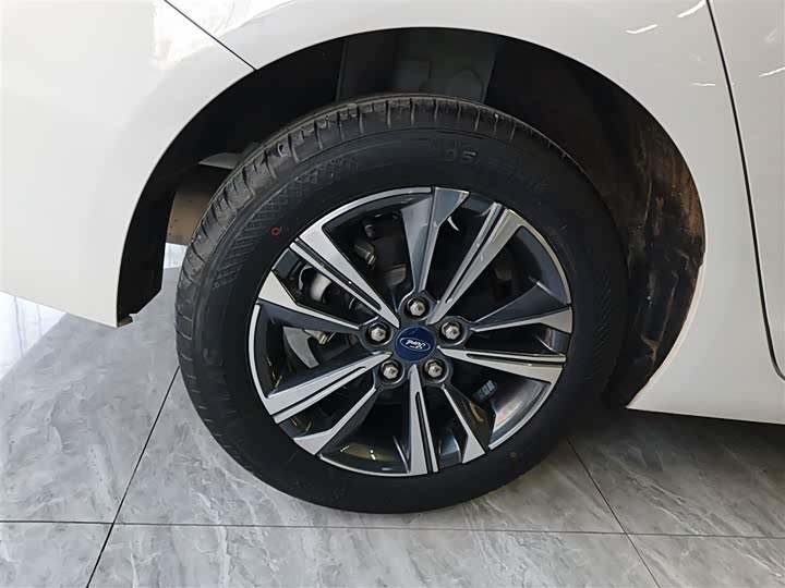 Фото 26 - Ford Escort