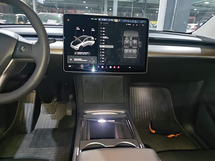 Фото 13 - Tesla Model Y