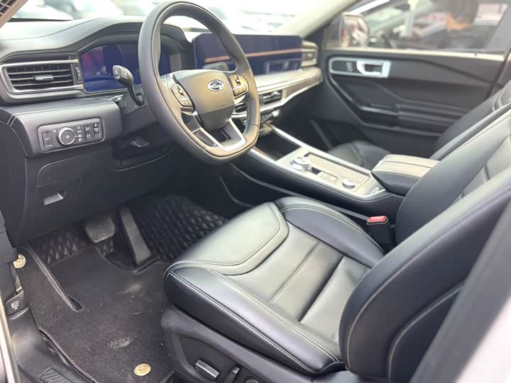 Фото 11 - Ford Explorer